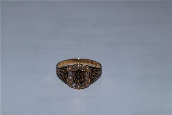 An early 19th century 18ct gold, black enamel and seed pearl set mourning ring,